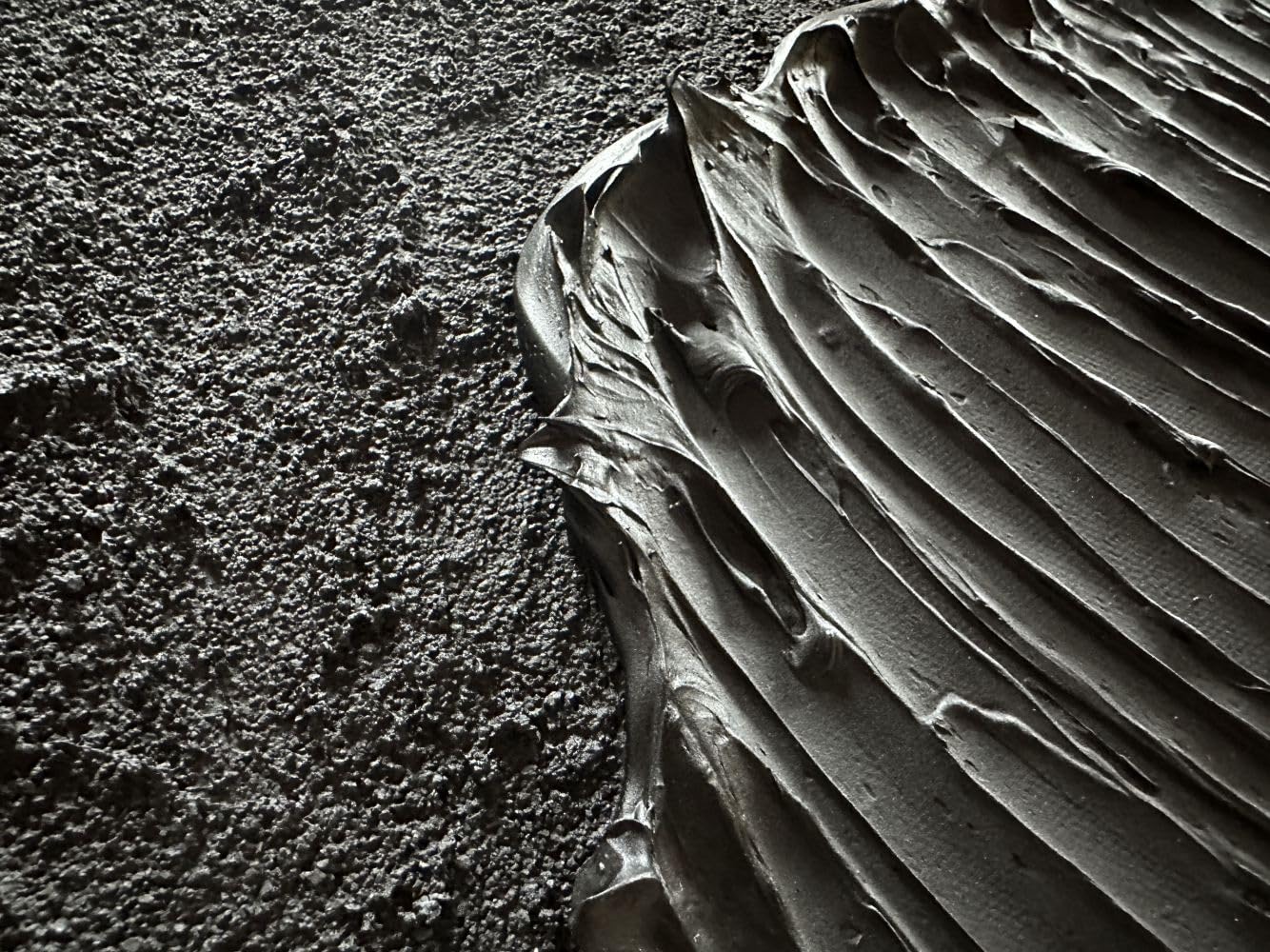 Onyx Split – Modern Black & White Plaster Relief Abstract Painting | Industrial Abstract Home Office & Living Room Art